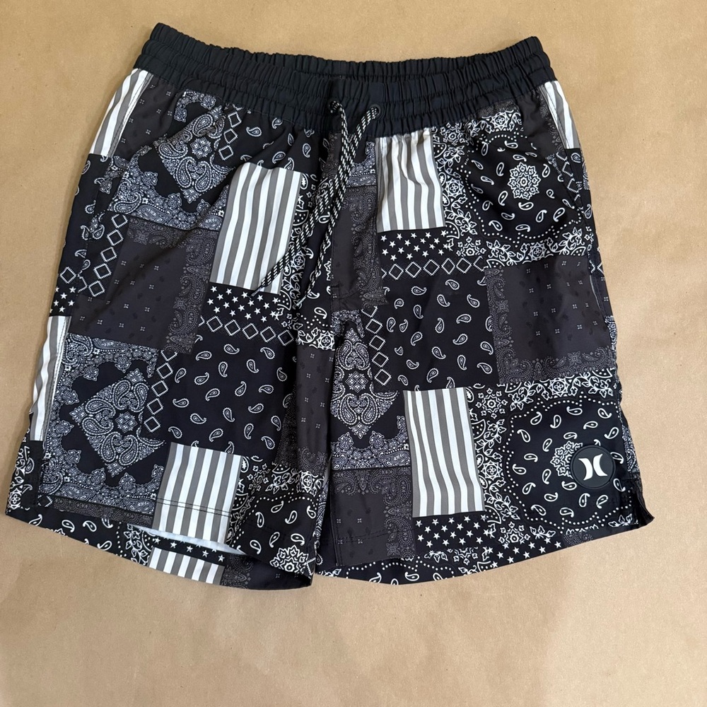 Hurley Black Patch Work Elastic Waist Shorts Size Medium